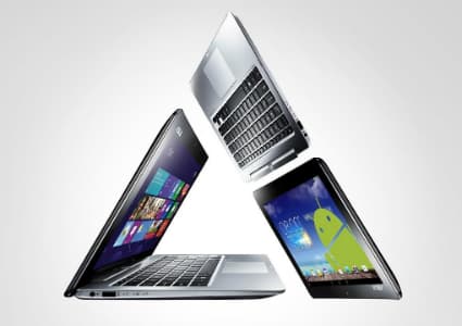 Trois appareils détachables en triangle : un portable avec écran bleu, une base clavier argentée et une tablette avec écran coloré