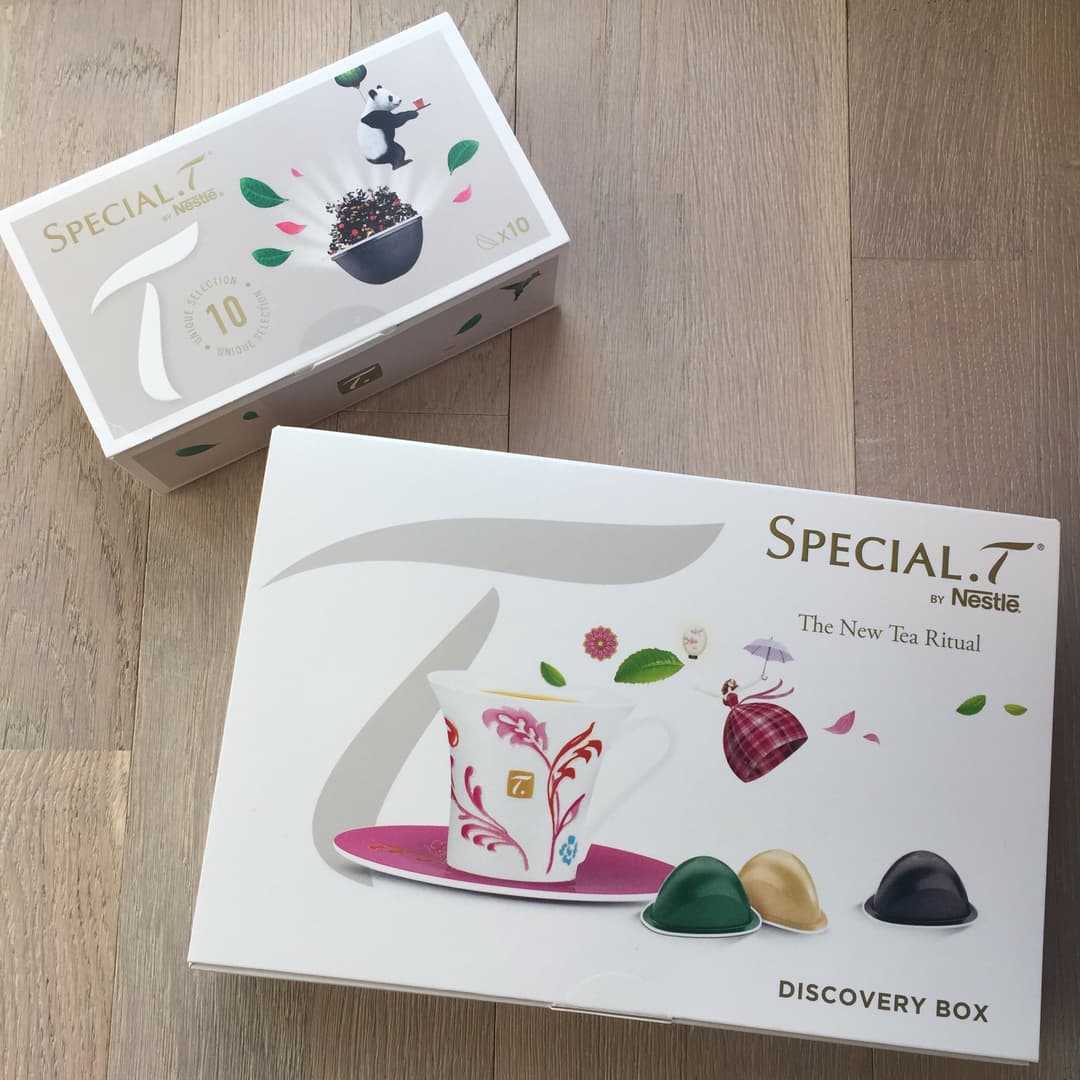 Coffret de découverte SPECIAL.T by Nestlé avec machine à thé blanche et rose et capsules de différentes saveurs