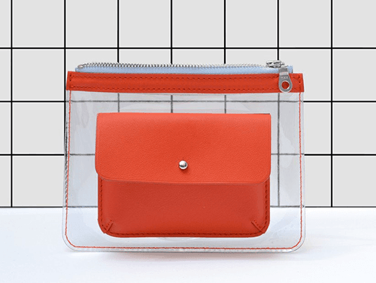 Wallet Barnett de Marlich : porte-monnaie en cuir rouge et PVC transparent avec fermeture-éclair et surpiqures