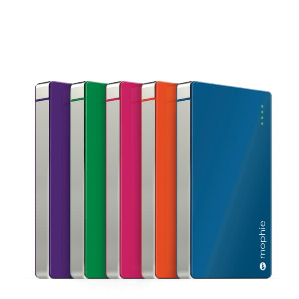 Batteries externes Mophie Powerstation alignées en rangée, dans les coloris blanc, violet, vert, rose, orange et bleu