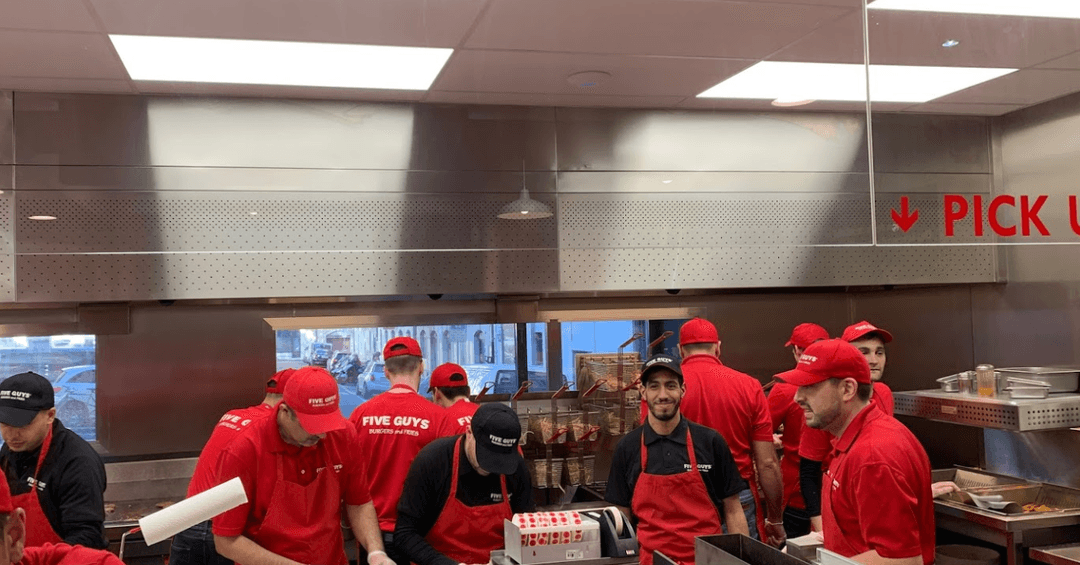 La cuisine de Five Guys Genève La cuisine de Five Guys Genève