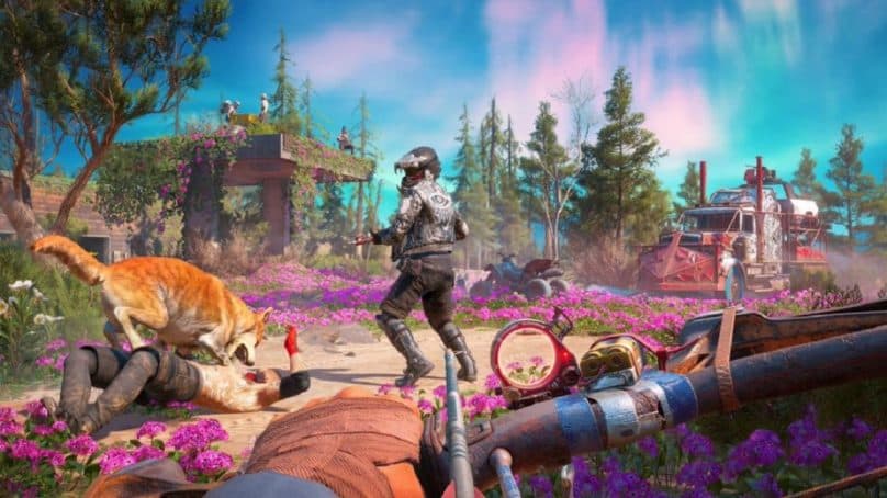 Personnage armé dans un paysage post-apocalyptique du Montana avec fleurs roses sauvages, animal et épaves rouillées