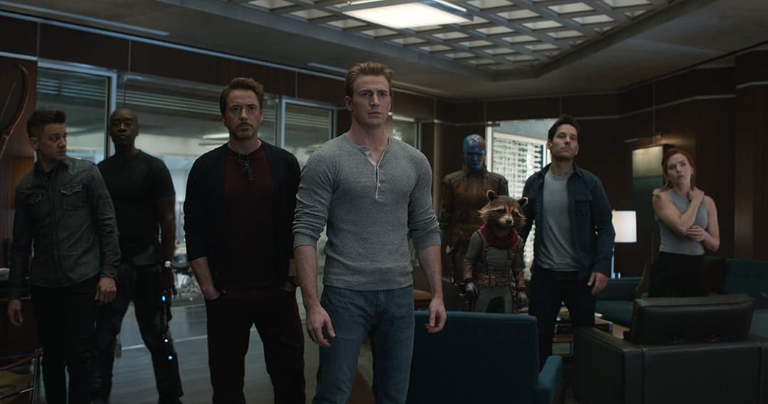 Les Avengers réunis dans le quartier général de Stark, déterminés à affronter Thanos