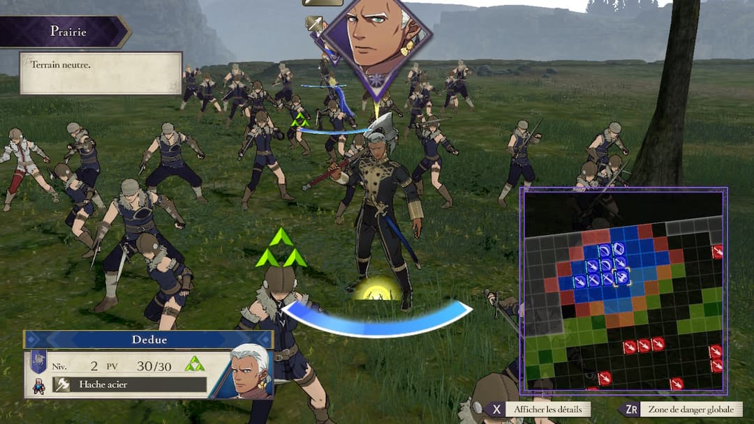 Bataille de Fire Emblem: Three Houses montrant des soldats en armure sur une prairie verte avec un arc d'attaque magique bleu et l'interface de combat