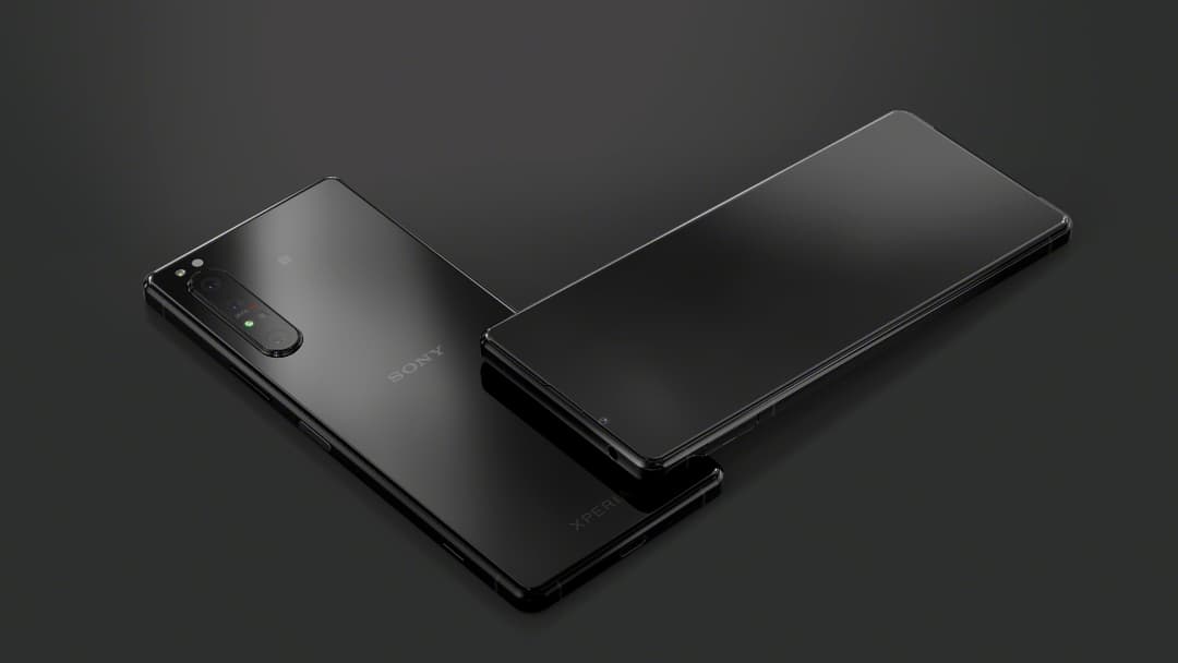 Smartphone Sony Xperia 1 II noir, vue de profil montrant l'écran allumé et le module photo arrière