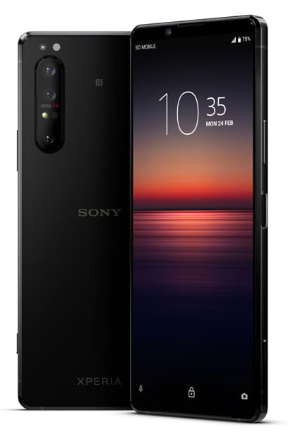 Sony Xperia 1 II noir avec écran affichant un coucher de soleil sur l'eau et système de caméras verticales