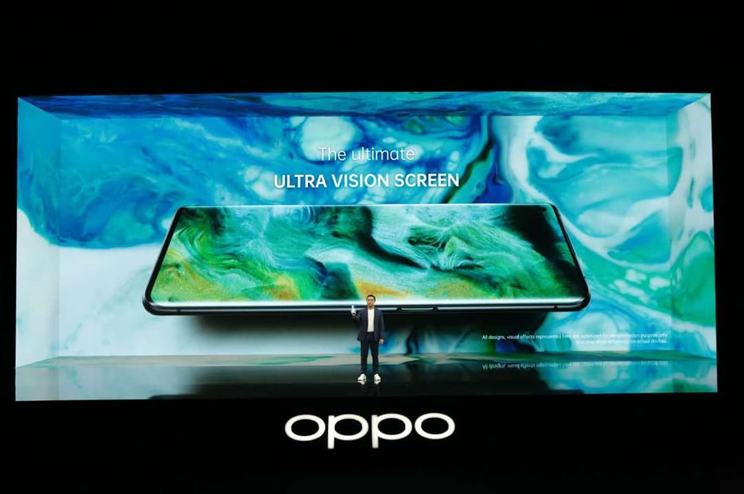 Présentateur devant un écran géant affichant un smartphone OPPO Find X2 avec texte « The ultimate ULTRA VISION SCREEN » sur fond bleu turquoise