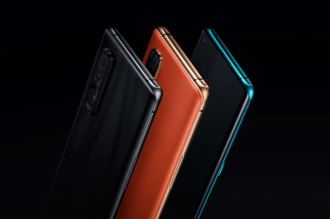 Trois smartphones OPPO Find X2 de profil, en noir, rouge orangé et noir avec bordure bleue turquoise, sur fond noir