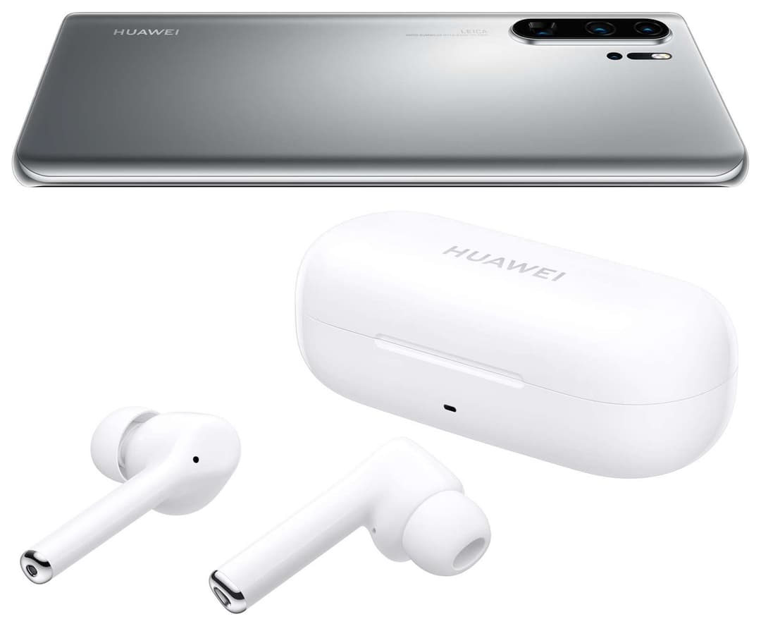 Huawei P30 Pro New Edition gris métallisé avec son système de caméras multiples et FreeBuds 3i blancs avec boîtier de charge