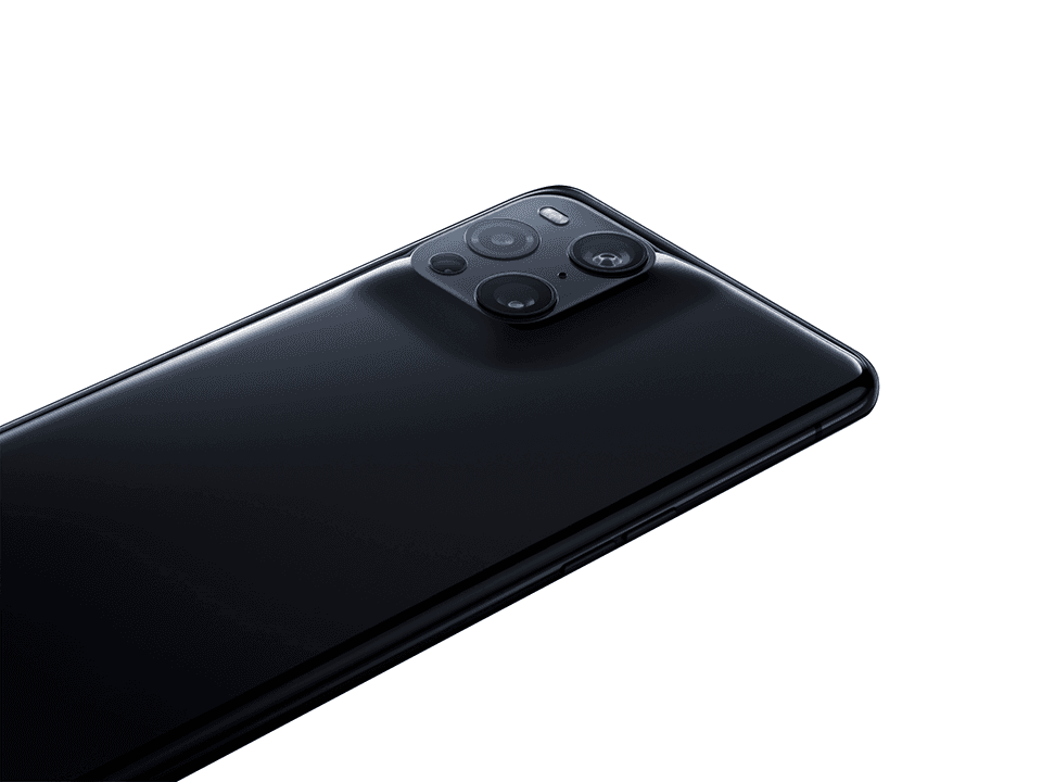 OPPO Find X3 noir avec son module de caméra arrière composé de quatre objectifs circulaires