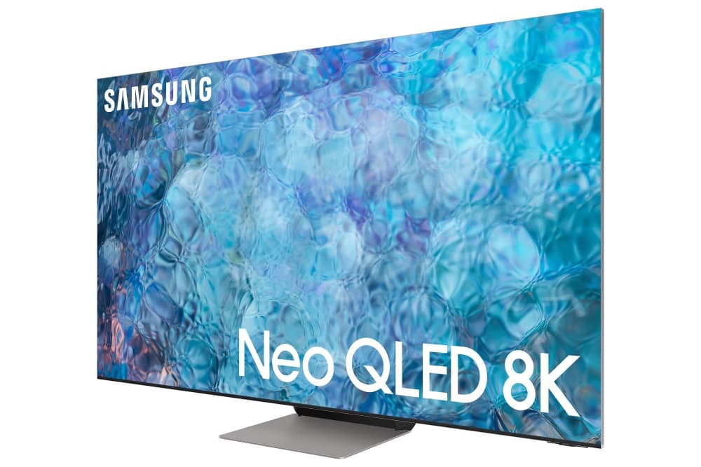Téléviseur Samsung Neo QLED 8K affichant une texture d'eau bleu turquoise sur son écran