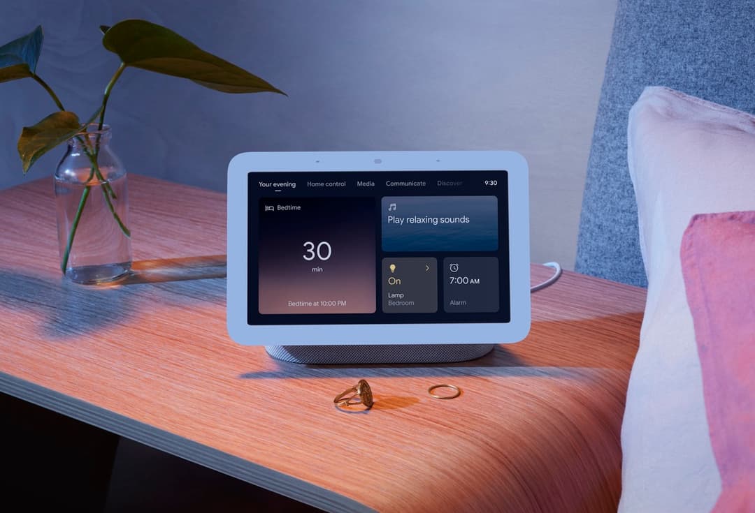 Google Nest Hub 2e génération affichant l'interface d'accueil avec options de contrôle domotique et minuteur de 30 minutes