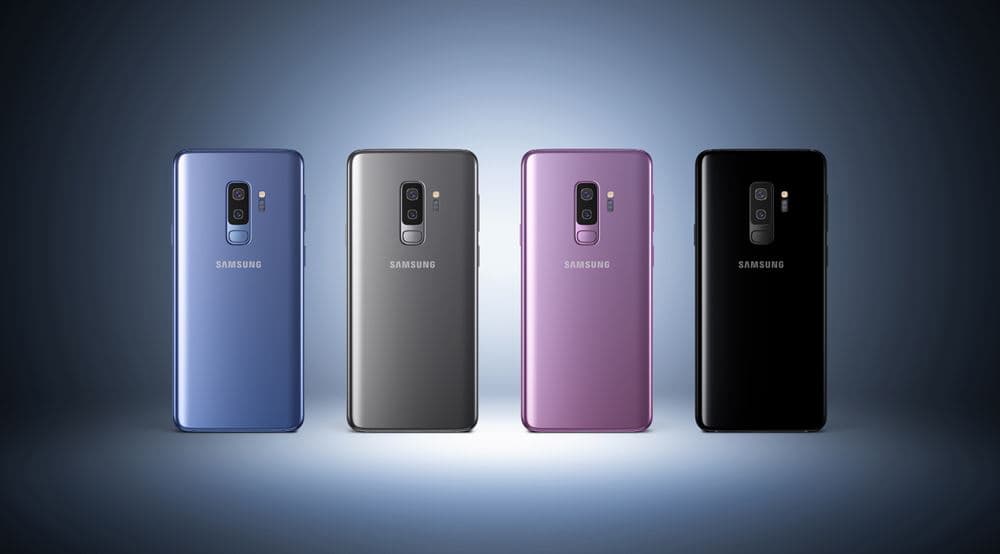 Samsung Galaxy S9+ présentés dans quatre coloris : bleu, gris, rose et noir, avec leur double capteur photo
