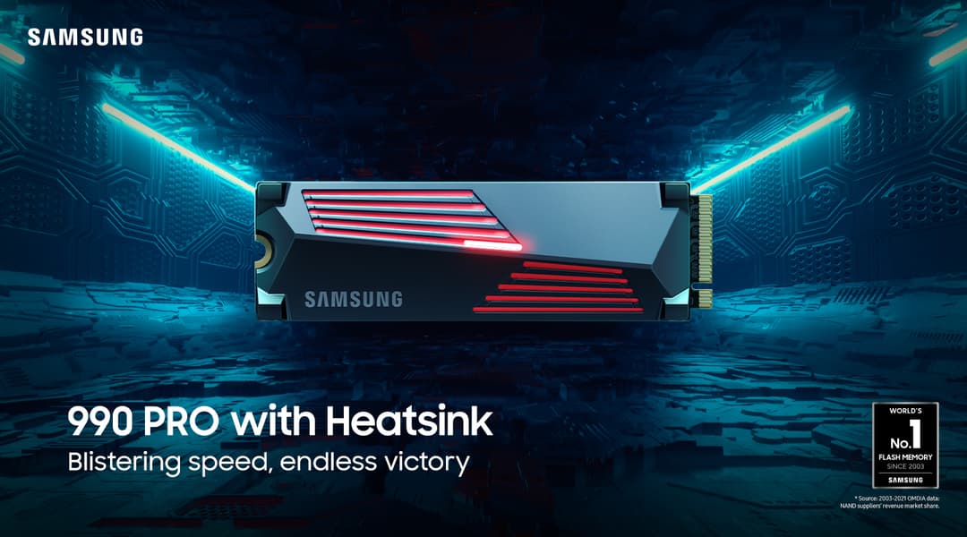 Disque SSD Samsung 990 PRO avec dissipateur thermique, fond bleu et cybernetique, avec lignes rouge et blanche