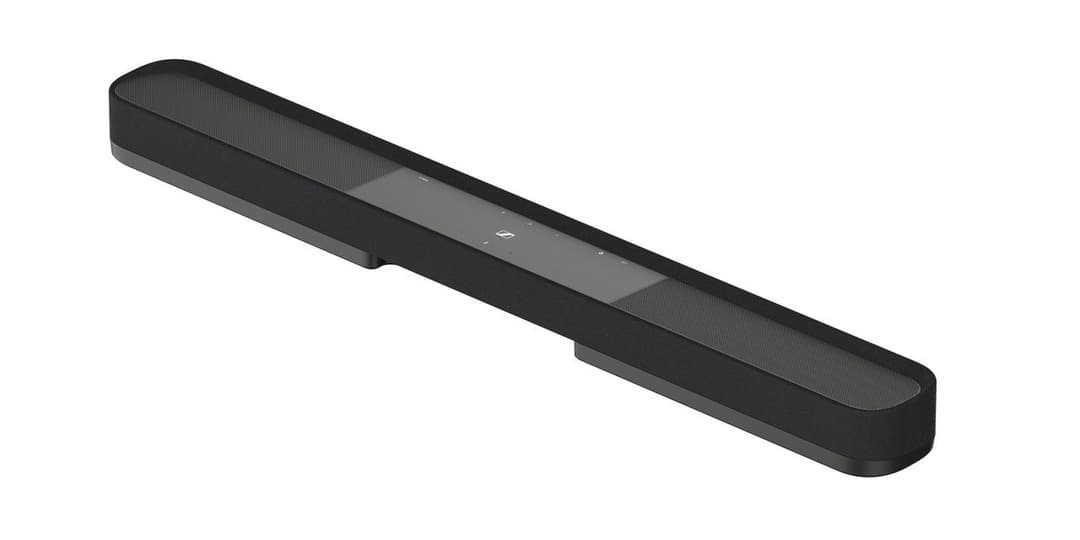 Barre de son Sennheiser AMBEO Soundbar Plus noire, vue de trois quarts, avec panneau de contrôle tactile