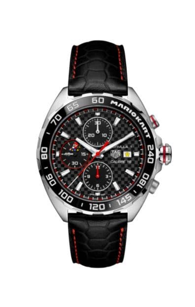 Montre Tag Heuer Formula 1 X Mario Kart avec cadran noir, chronographes et tourbillon central, bracelet cuir noir avec coutures rouges