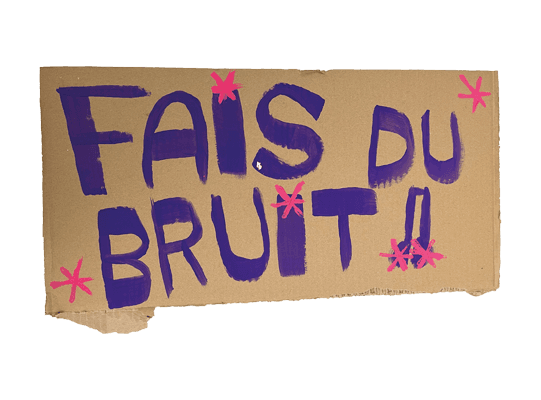 Pancarte en carton avec l'inscription « Fais du bruit » en lettres violettes épaisses, décorée d'étoiles roses