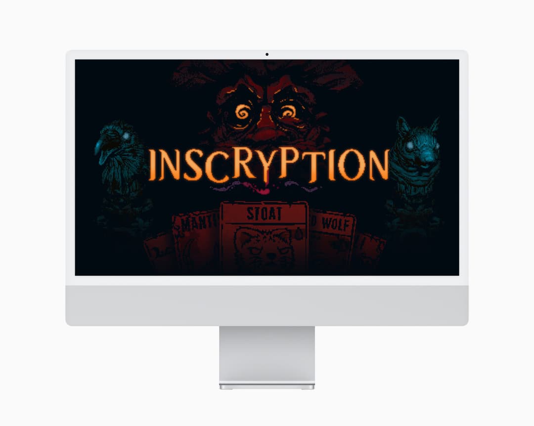 Écran Mac affichant le jeu Inscryption, avec le titre en orange et des créatures ésotériques sur fond noir