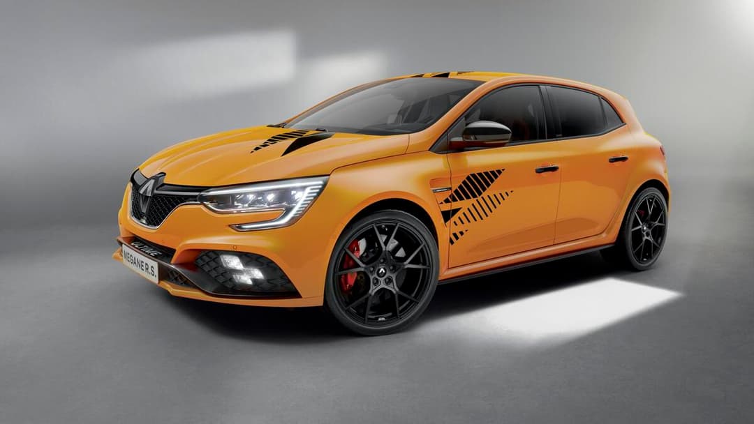 Renault Megane R.S. Ultime orange avec strippings noirs graphiques sur la carrosserie et le toit, jantes noires et freins rouges