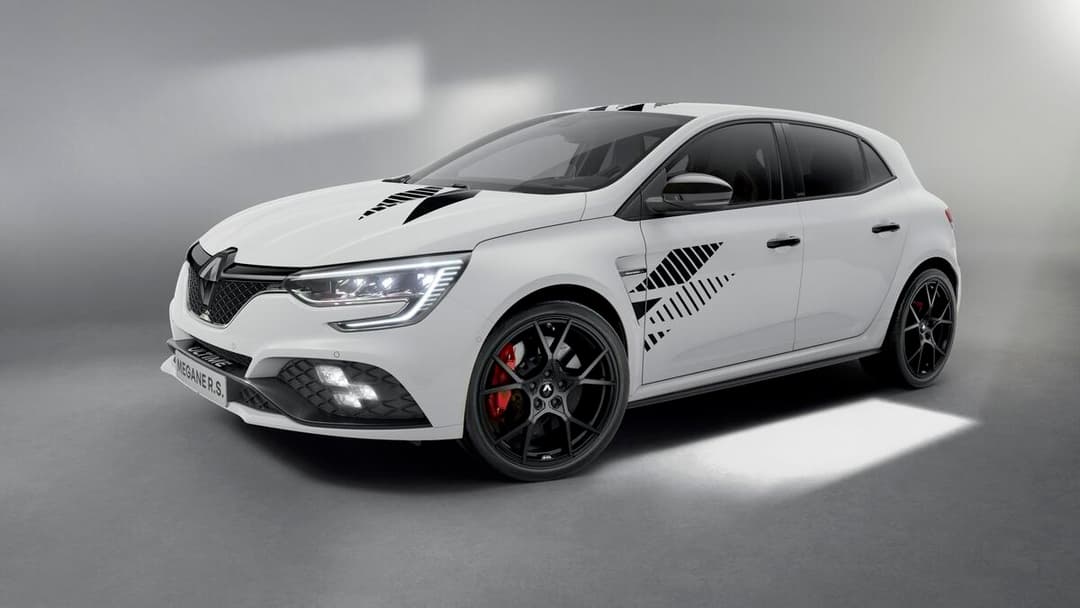 Renault Megane R.S. Ultime blanche avec strippings graphiques noirs sur les flancs, jantes noires et étriers rouges