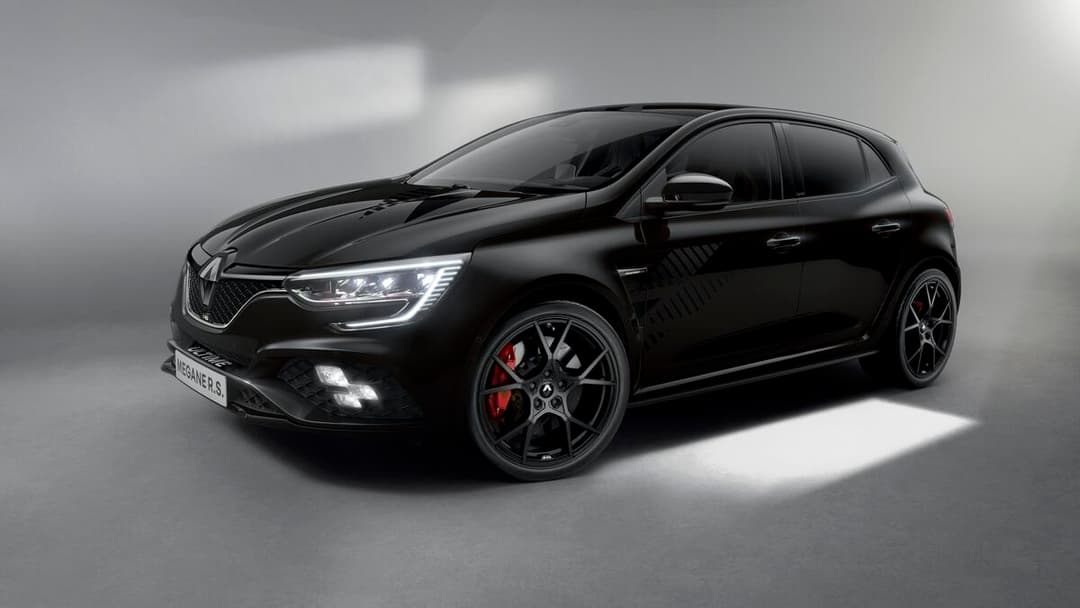 Renault Megane R.S. Ultime noir avec strippings graphiques, freins rouges et jantes noires sur fond gris