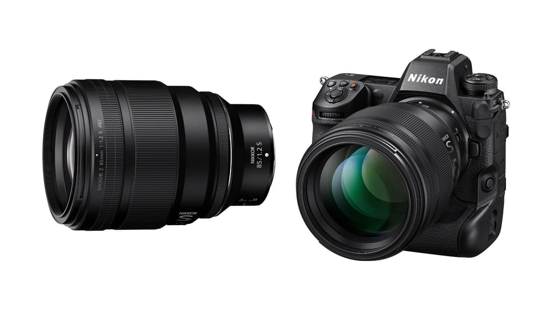 Objectif NIKKOR Z 85mm f/1.2 S noir à gauche et boîtier Nikon Z hybride noir avec objectif monté à droite