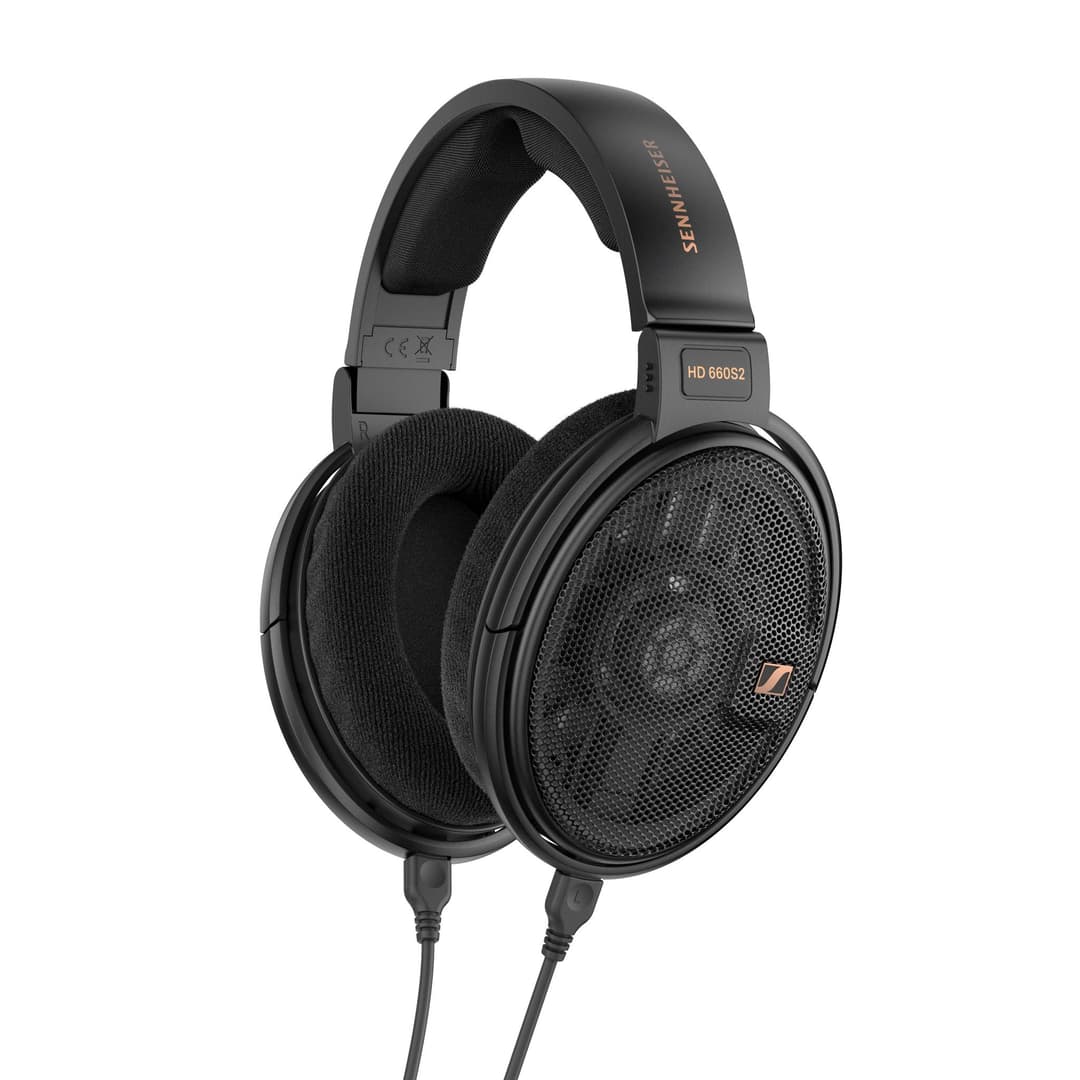 Casque audio Sennheiser HD 660S2 noir avec arceau et écouteurs sur fond blanc