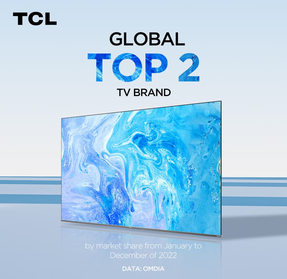 TCL Global Top 2 TV Brand - affiche avec téléviseur affichant des motifs bleus fluides, données OMDIA 2022