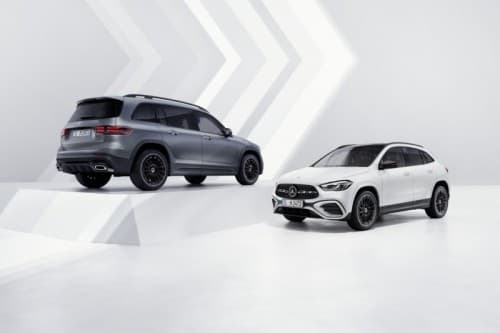 Mercedes-Benz GLA gris et GLB blanc présentés de profil sur fond blanc avec flèches géométriques