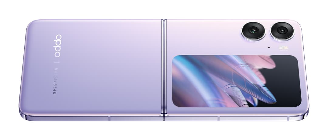 OPPO Find N2 Flip ouvert, rose perlé, affichant l'écran pliable et le double capteur photo