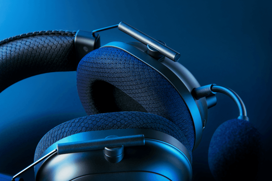 Casque Razer Blackshark V2 Pro 2023 noir et bleu avec écouteurs fermés et tissu respirant