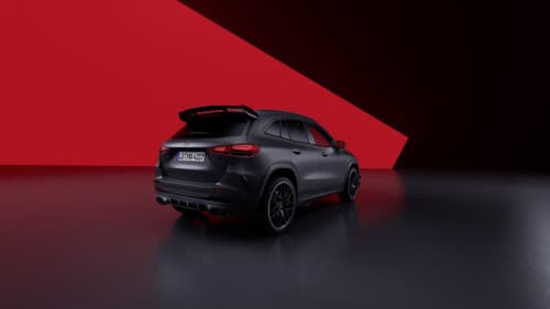 Mercedes-AMG GLA arrière, jantes 20 pouces, étriers rouges, double sortie d'échappement et becquet sur toit
