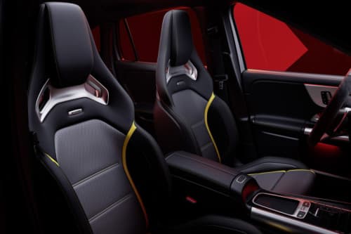 Sièges de sport avant du Mercedes-AMG GLC 63 en cuir gris sauge et noir avec surpiqûres jaunes