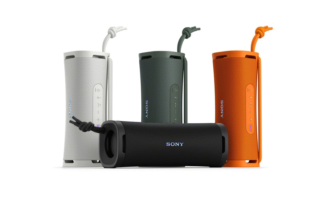 Sony ULT FIELD 1, enceinte portable cylindrique en quatre coloris blanc, noir, gris et orange, avec sangle de transport intégrée