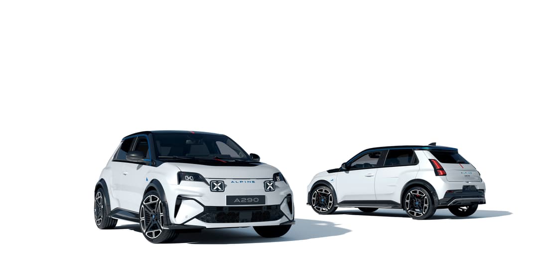 Alpine A290 électrique blanche présentée de face et profil, citadine sportive compacte avec logo Alpine sur la calandre