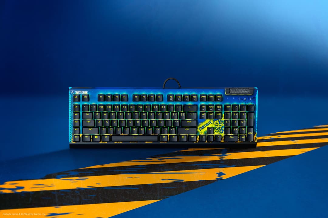 Clavier mécanique Razer BlackWidow V4 X Édition Fortnite avec touches rétroéclairées jaunes et bleues sur fond bleu