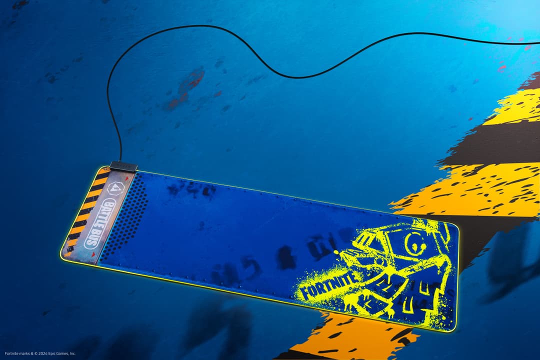 Tapis de souris Razer Goliathus Chroma édition Fortnite bleu et jaune avec bords rétroéclairés et câble noir