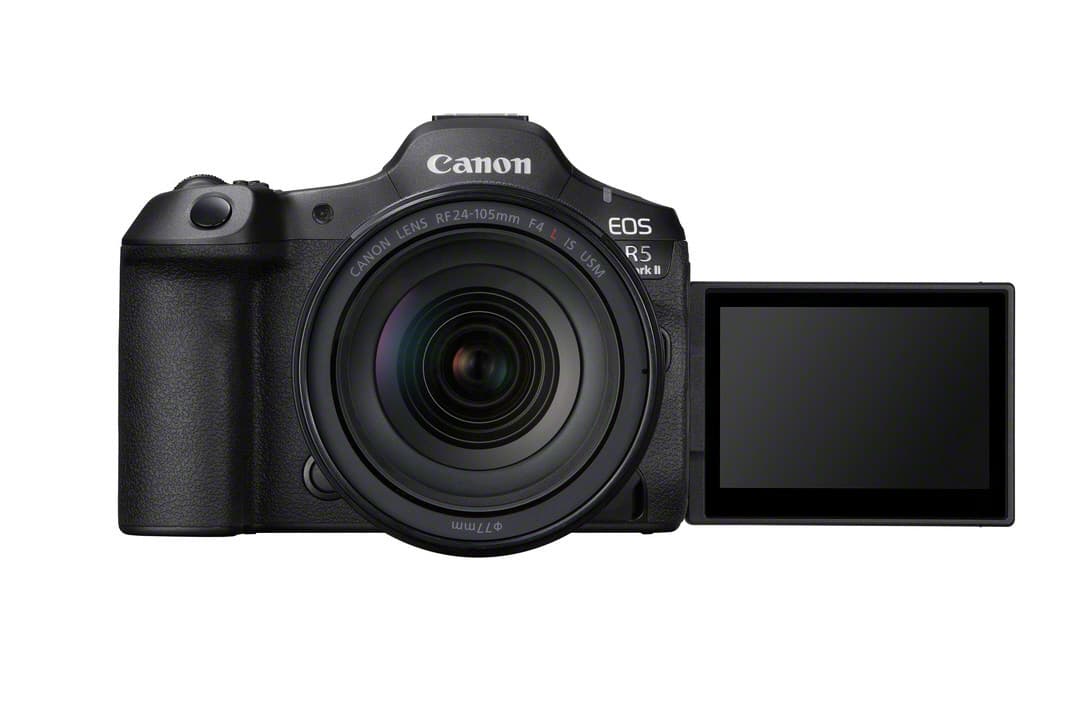 Canon EOS R5 Mark II, appareil photo hybride noir avec objectif RF 24-105 mm et écran tactile articulé déployé