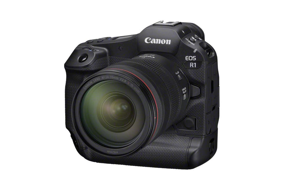 Canon EOS R1, appareil photo hybride plein format noir avec objectif zoom intégré