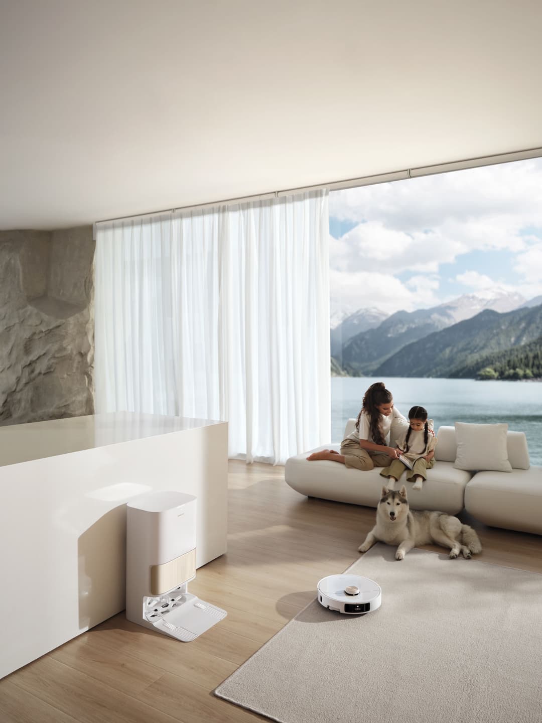 Robot aspirateur et laveur Dreame L40 Ultra avec sa station de charge blanche dans un salon moderne avec vue sur un lac et des montagnes