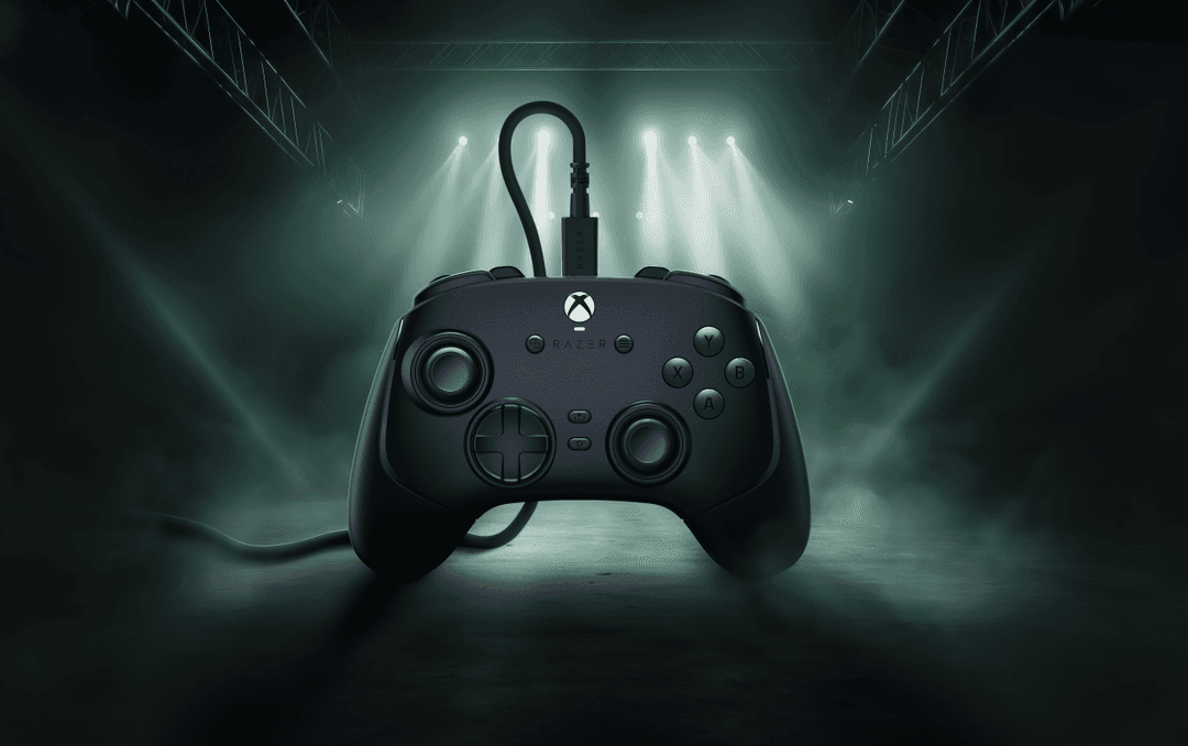 Manette filaire Razer Wolverine V3 Tournament Edition noire avec câble, sous projecteurs de scène