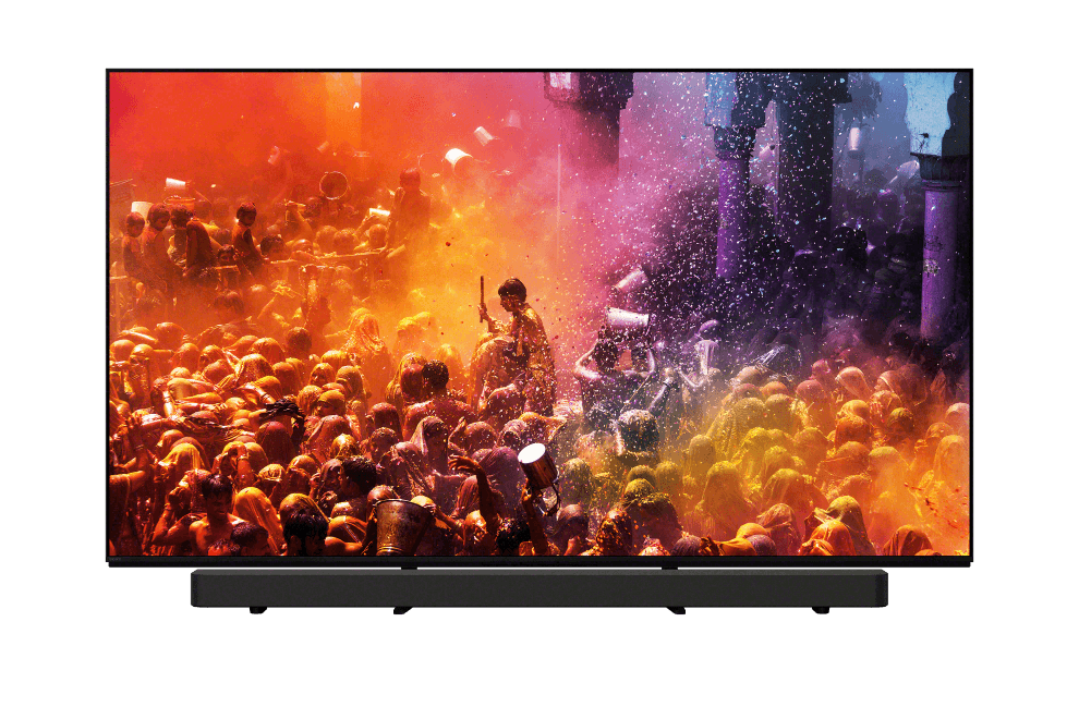 Téléviseur Sony BRAVIA 9 affichant une scène de fête avec foule et poudre colorée aux teintes orange, rose et violet