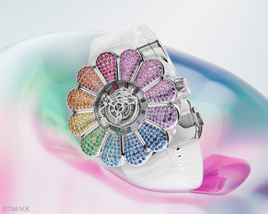 Montre Hublot à boîtier blanc en forme de fleur, sertie de pierres précieuses arc-en-ciel du rouge au bleu, cadran mécanique au centre