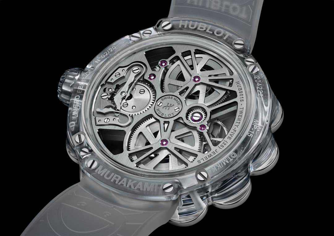 Montre Hublot MP-15 en verre transparent avec boîtier et bracelet gris, affichant son mécanisme à tourbillon visible et ses pierres synthétiques roses