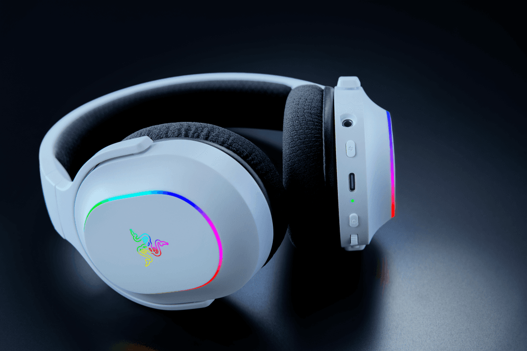 Casque Razer Barracuda X Chroma blanc avec éclairage RGB multicolore et micro amovible