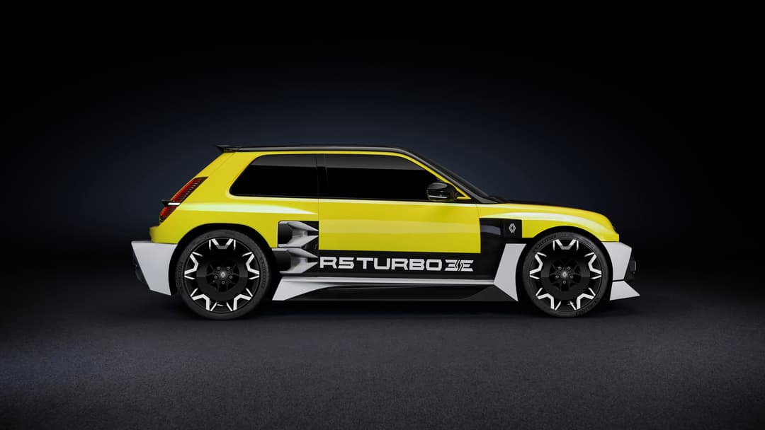 Renault 5 Turbo 3E jaune et blanche vue de profil, version électrique et sportive de la légendaire R5 Turbo des années 80