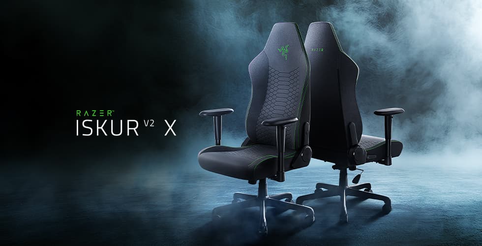 Chaise gaming Razer Iskur V2 X noire avec logo Razer vert, dossier incurvé et accoudoirs, sur fond bleu futuriste
