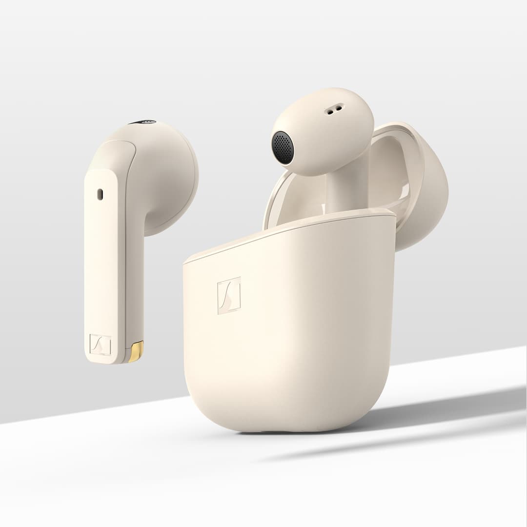 Écouteurs Sennheiser ACCENTUM Open blancs crème avec boîtier de charge, design épuré avec détails dorés