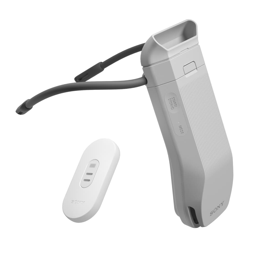 Sony REON POCKET PRO, appareil thermique portable gris avec tour de cou flexible noir et télécommande blanche