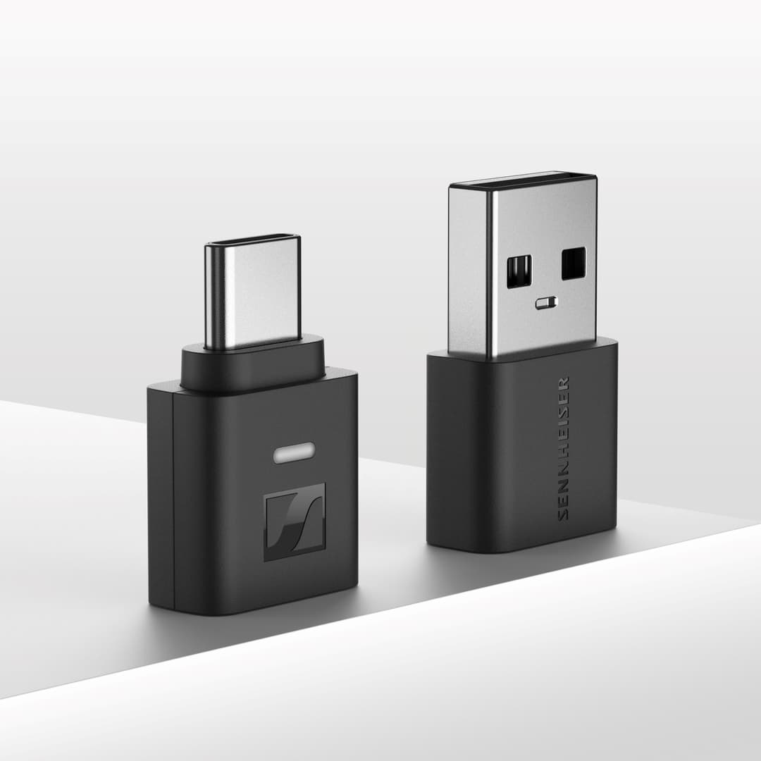Adaptateurs Bluetooth Sennheiser BTD 700 : module USB-C et dongle USB noir avec logo Sennheiser